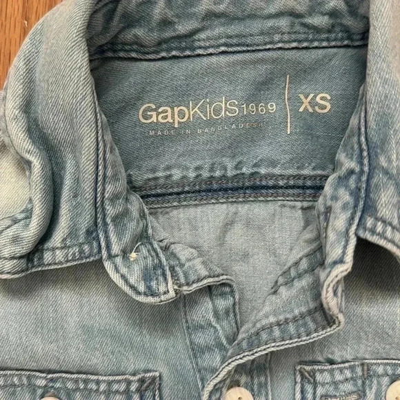 Gap Kids Chambray Button Down Shirt size XS (4-5) - Picture 2 of 5